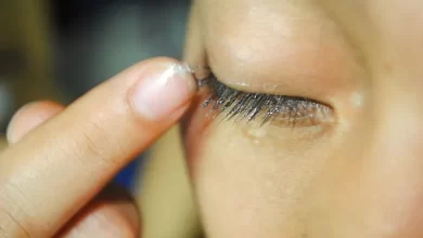Photo of Does vaseline aid in the growth of eyelashes?